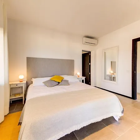 Silver Villa *