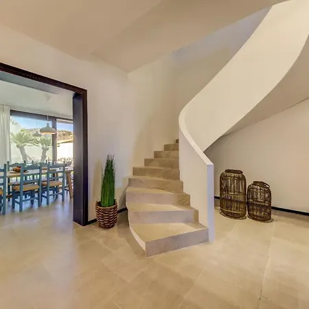 Silver Villa *